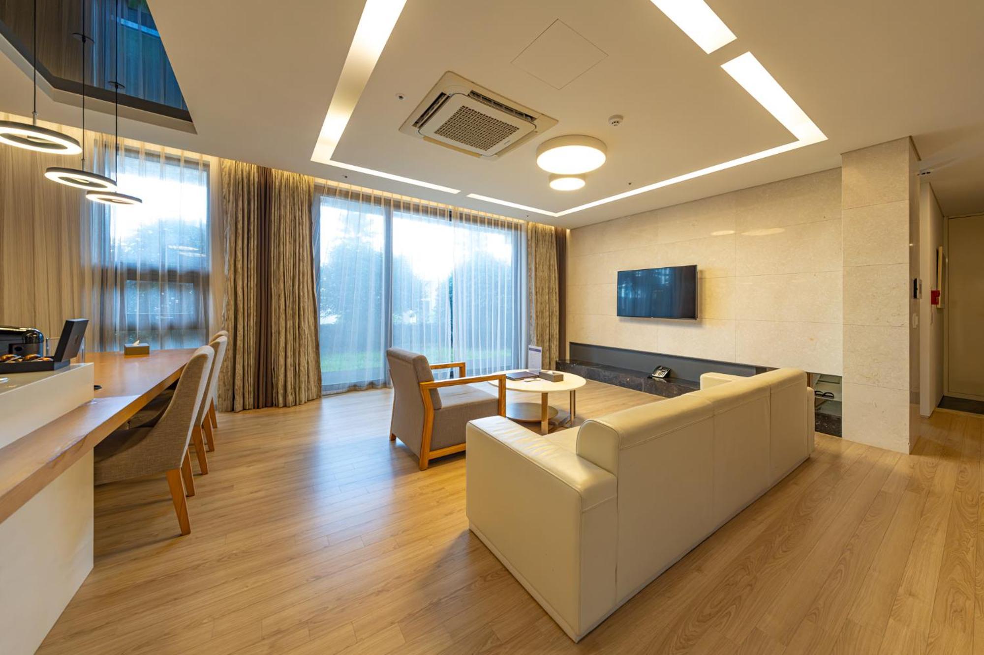 Velum Resort Seogwipo Exterior photo