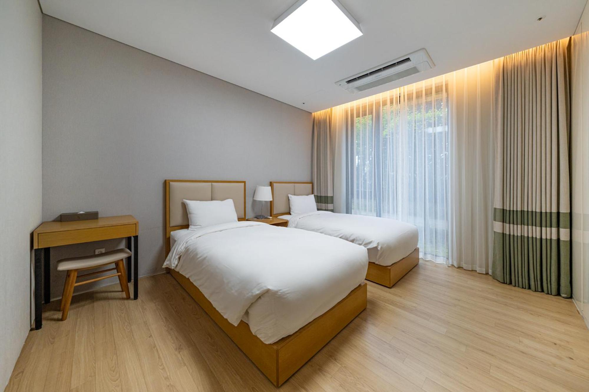 Velum Resort Seogwipo Exterior photo